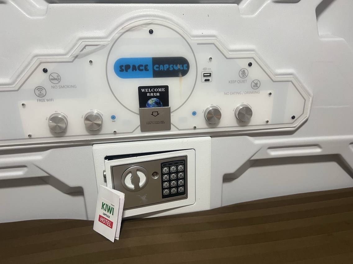Kiwi Capsule Hotel